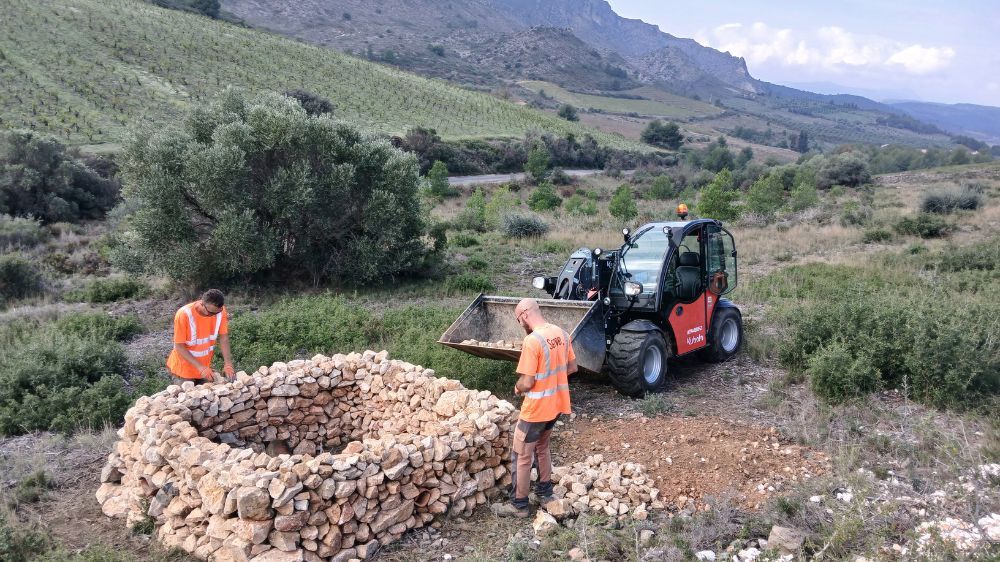 perpignan - création d'un hibernaculum et de pierriers à espira de l'agly (66).jpg